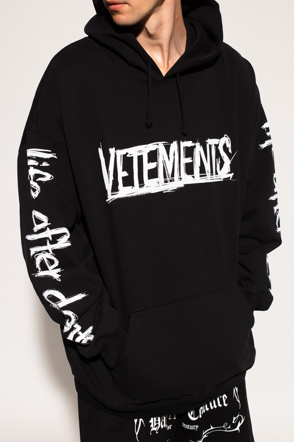 ★送料・関税込★VETEMENTS★WORLD TOUR LOGO HOODIE★ vetements World Tour Black And Yellow Oversized Hoodie Size